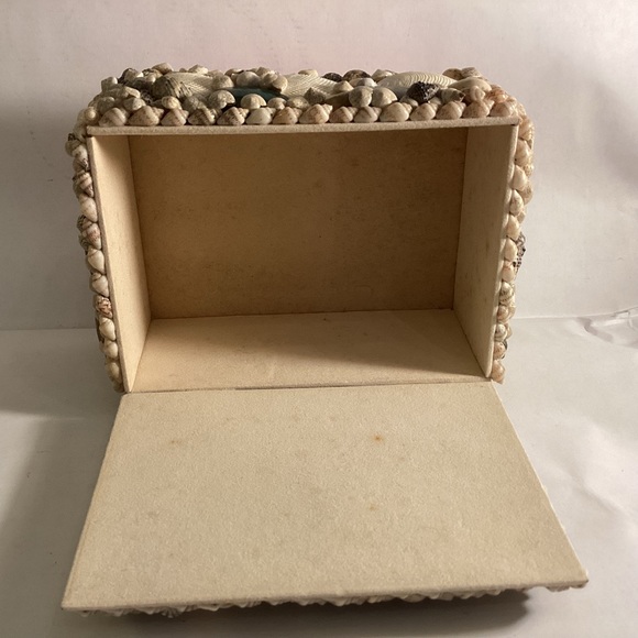 Vintage shell covered box - Picture 5 of 9